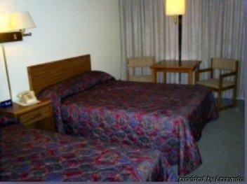 Pierre Inn And Suites Δωμάτιο φωτογραφία